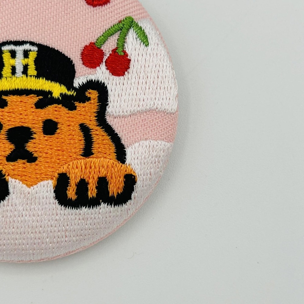 Hanshin Tigers Pin Pink Japan NPB Baseball Button Osaka T Nakano Muziktiger - Picture 7 of 12